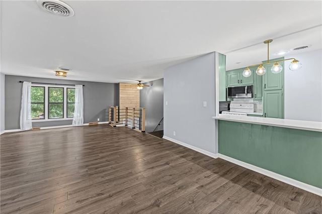 7302 N Woodland Avenue, Gladstone, MO 64118