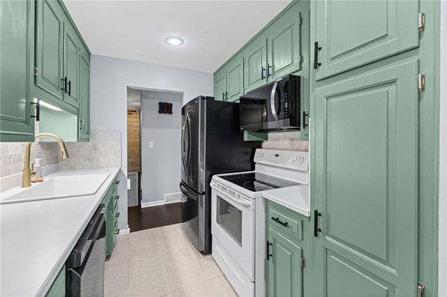 7302 N Woodland Avenue, Gladstone, MO 64118
