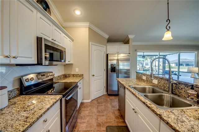 3038 SW 10th PL, Cape Coral, FL 33914