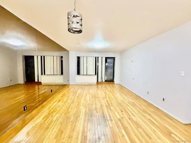 87-14 57TH Road 3B, Elmhurst, NY 11373