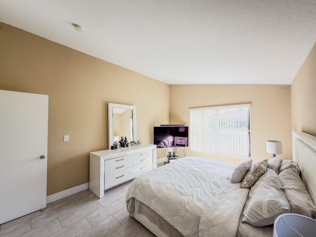 775 NW 165th Avenue, Pembroke Pines, FL 33028