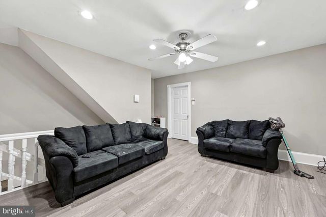402 POPLAR ST, Darby, PA 19023