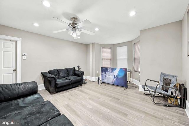 402 POPLAR ST, Darby, PA 19023