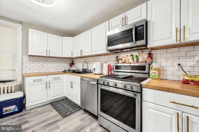 402 POPLAR ST, Darby, PA 19023