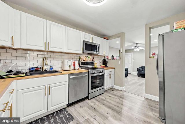 402 POPLAR ST, Darby, PA 19023