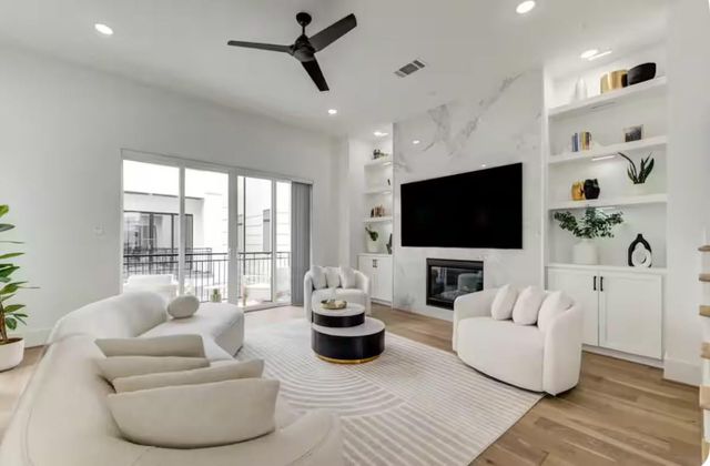 5704 Fairdale Lane B, Houston, TX 77057