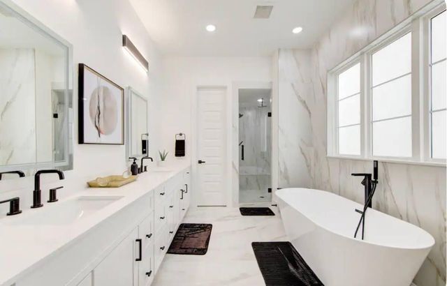 5704 Fairdale Lane B, Houston, TX 77057