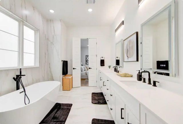 5704 Fairdale Lane B, Houston, TX 77057