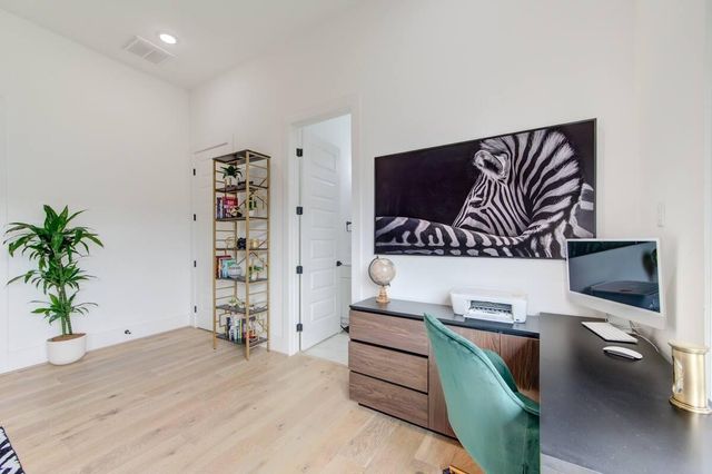 5704 Fairdale Lane B, Houston, TX 77057