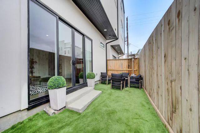 5704 Fairdale Lane B, Houston, TX 77057