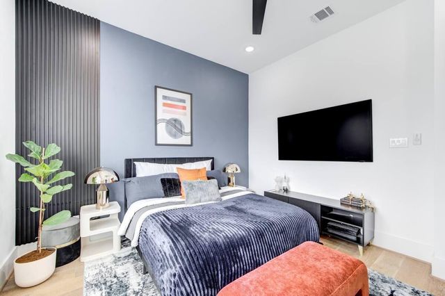 5704 Fairdale Lane B, Houston, TX 77057