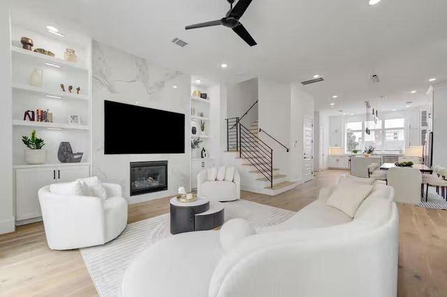 5704 Fairdale Lane B, Houston, TX 77057