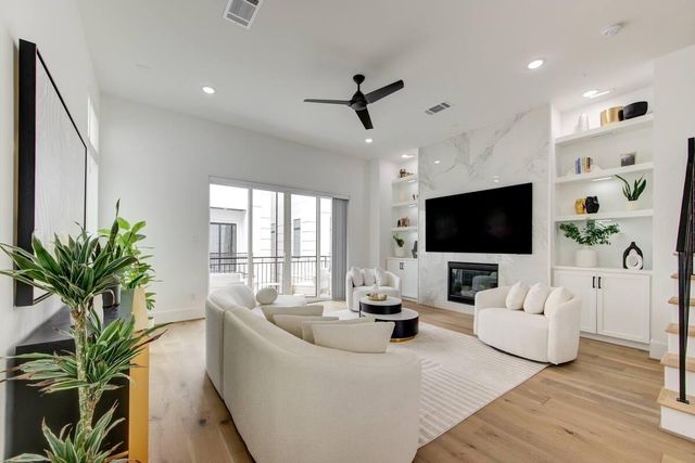 5704 Fairdale Lane B, Houston, TX 77057