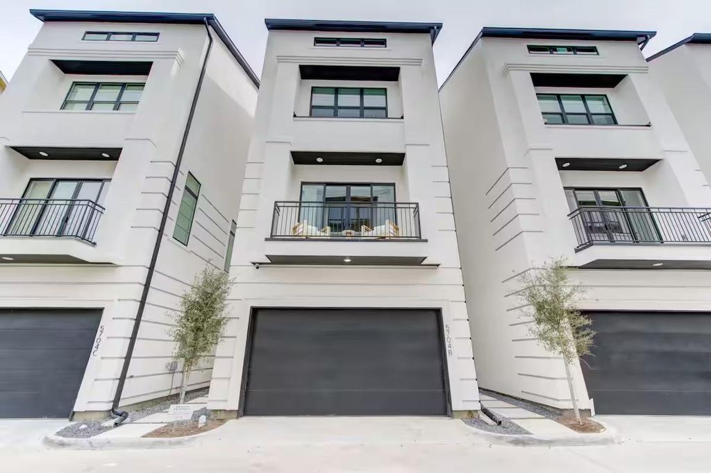 5704 Fairdale Lane B, Houston, TX 77057