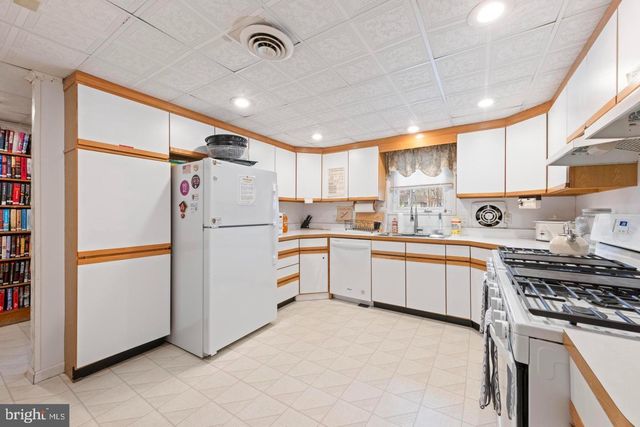 10 ACORN RD, Stafford Township, NJ 08050