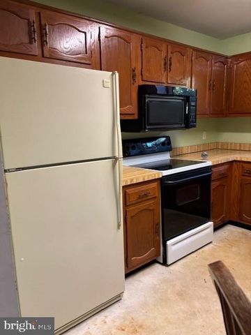 10 ACORN RD, Stafford Township, NJ 08050