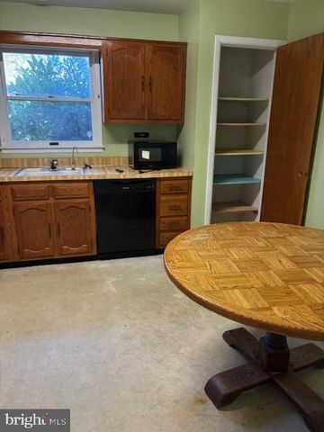 10 ACORN RD, Stafford Township, NJ 08050