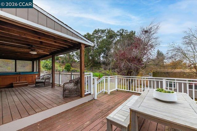 15 Aspen Ct, El Sobrante, CA 94803