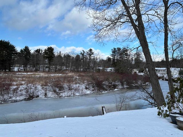 911 Camelot Drive, Exeter, NH 03833