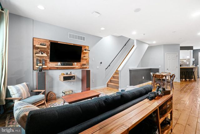 2041 E SERGEANT ST, Philadelphia, PA 19125