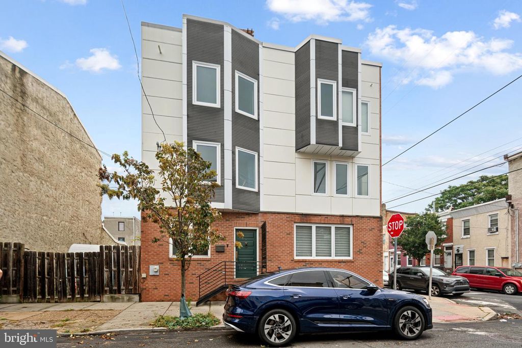 2041 E SERGEANT ST, Philadelphia, PA 19125