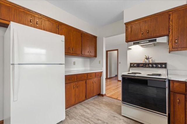 20000 Glenoaks DRIVE, Brookfield, WI 53045