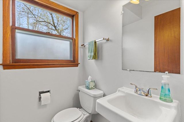 20000 Glenoaks DRIVE, Brookfield, WI 53045
