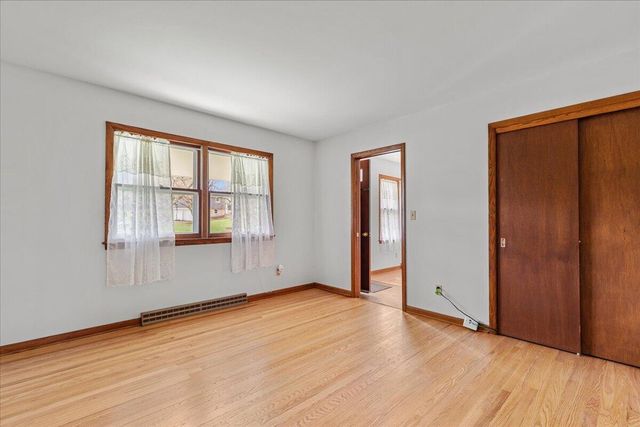 20000 Glenoaks DRIVE, Brookfield, WI 53045