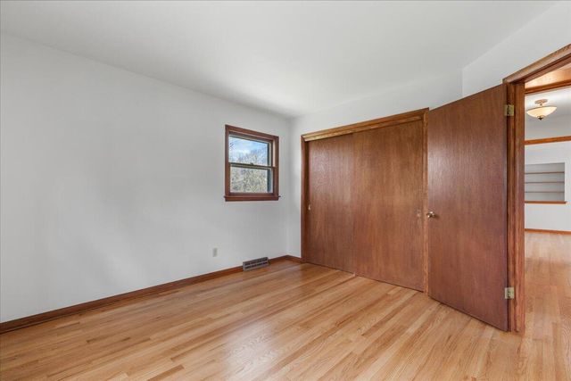 20000 Glenoaks DRIVE, Brookfield, WI 53045