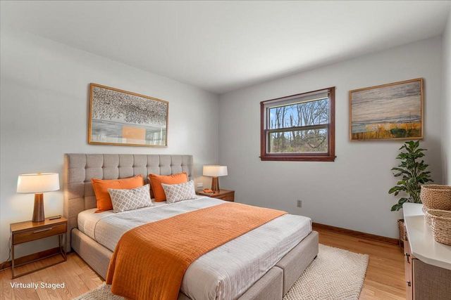 20000 Glenoaks DRIVE, Brookfield, WI 53045
