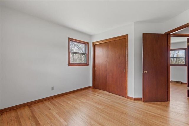 20000 Glenoaks DRIVE, Brookfield, WI 53045