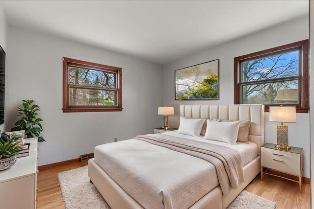 20000 Glenoaks DRIVE, Brookfield, WI 53045