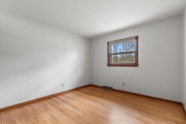 20000 Glenoaks DRIVE, Brookfield, WI 53045