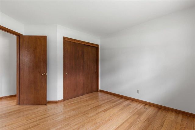 20000 Glenoaks DRIVE, Brookfield, WI 53045