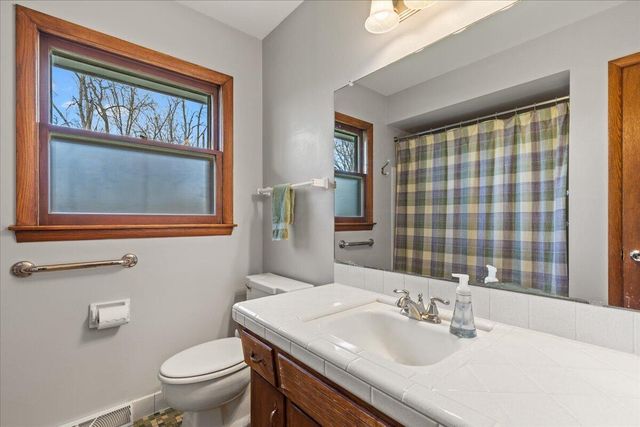 20000 Glenoaks DRIVE, Brookfield, WI 53045