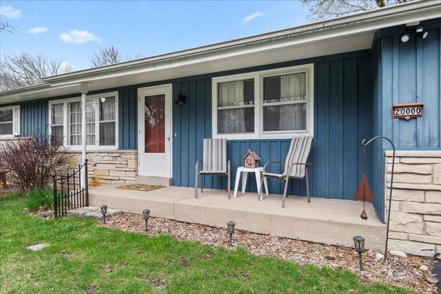 20000 Glenoaks DRIVE, Brookfield, WI 53045