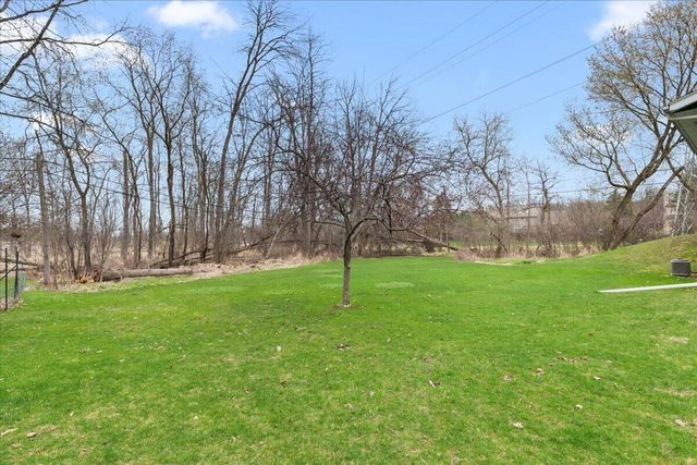 20000 Glenoaks DRIVE, Brookfield, WI 53045