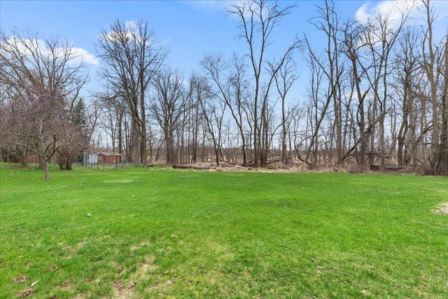 20000 Glenoaks DRIVE, Brookfield, WI 53045