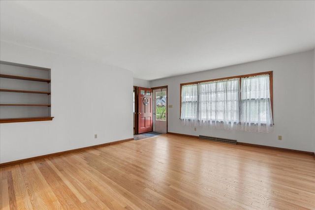20000 Glenoaks DRIVE, Brookfield, WI 53045