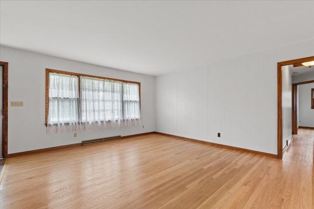 20000 Glenoaks DRIVE, Brookfield, WI 53045