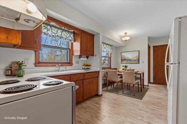 20000 Glenoaks DRIVE, Brookfield, WI 53045