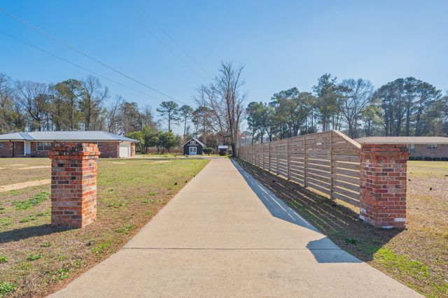 2928 Barton Road, Crestview, FL 32539