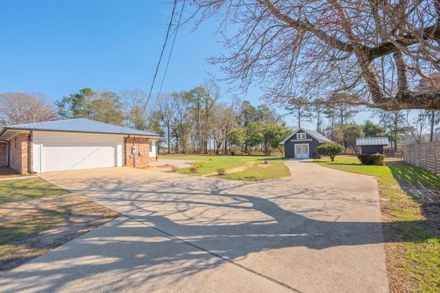 2928 Barton Road, Crestview, FL 32539