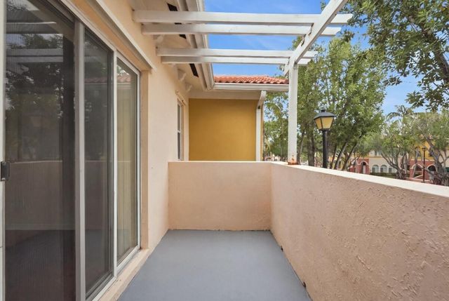406 W SANTA CATALINA Circle 406, North Lauderdale, FL 33068