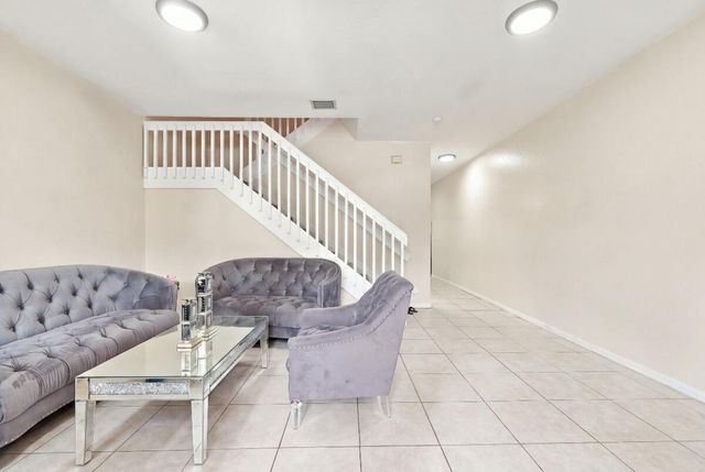 406 W SANTA CATALINA Circle 406, North Lauderdale, FL 33068