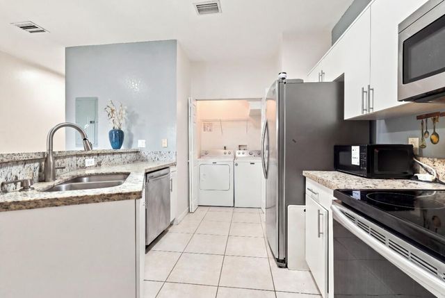 406 W SANTA CATALINA Circle 406, North Lauderdale, FL 33068