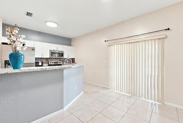 406 W SANTA CATALINA Circle 406, North Lauderdale, FL 33068