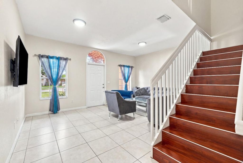 406 W SANTA CATALINA Circle 406, North Lauderdale, FL 33068
