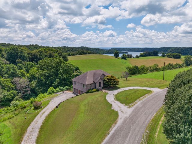 663 Lake Haven Dr, Tullahoma, TN 37388