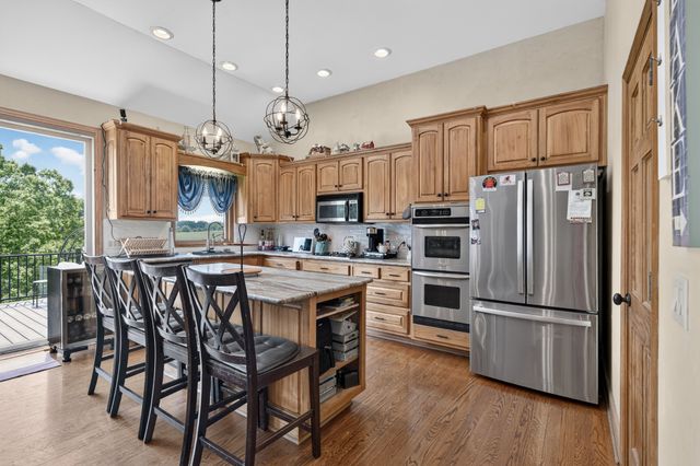 663 Lake Haven Dr, Tullahoma, TN 37388